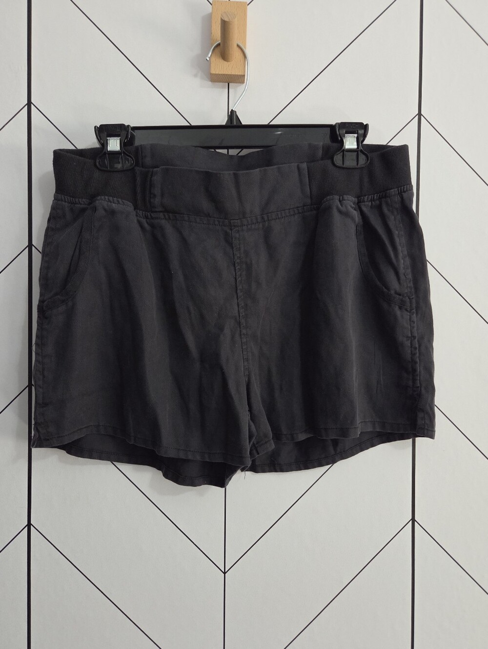 NWT KAVU Riverbank Black Shorts Women's Medium, Hard to Find Retired Style